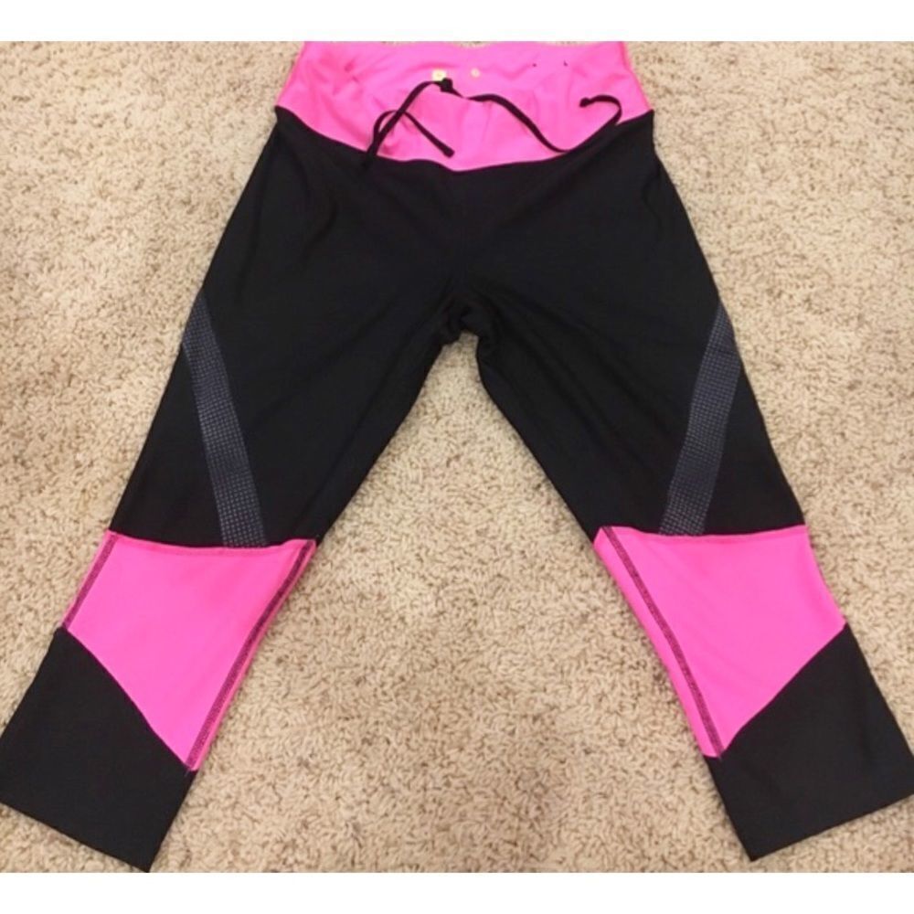 ✨Xersion Print-Inset Capris✨ - Picture 3 of 5